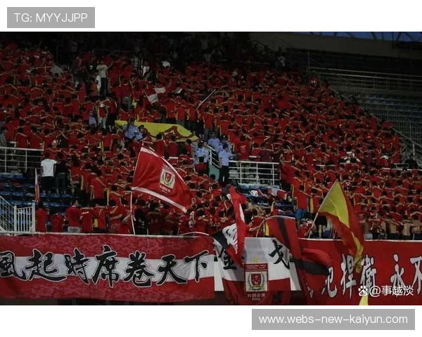 球迷支持如潮，现场氛围火爆！，球迷会是什么