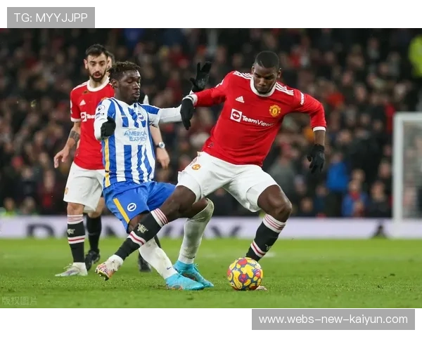 曼联中路插上头球完成关键建功，绝地反击展现王者风范