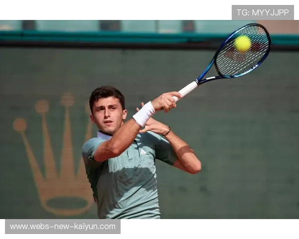 网球截击突袭得分:掌握精准瞬间,成为场上快节奏的攻防大师 网球截击突袭得分:掌握精准瞬间,成为场上快节奏的攻防大师